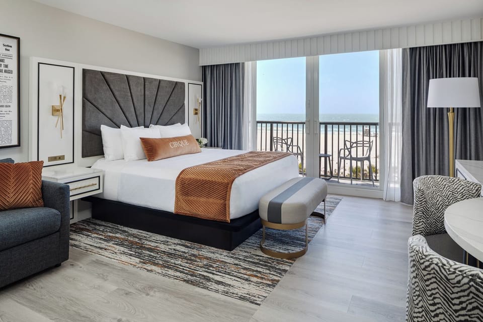 Premium bedding, in-room safe, desk, laptop workspace