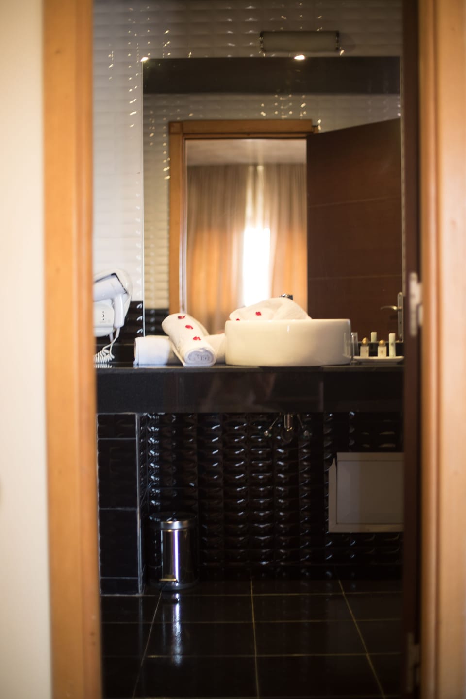 Standard Room | Bathroom | Free toiletries, hair dryer, bathrobes, slippers