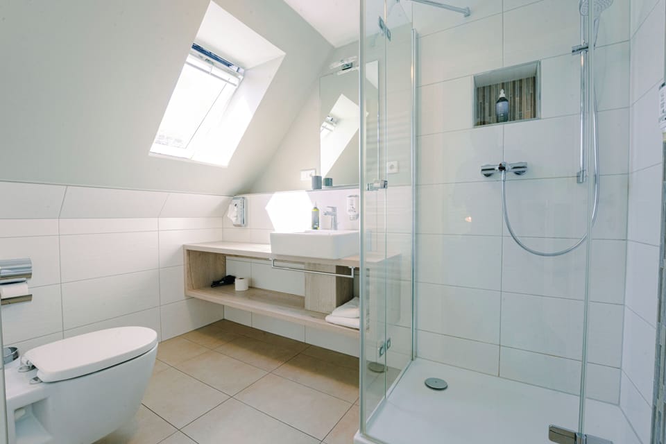 Shower, free toiletries, hair dryer, bathrobes