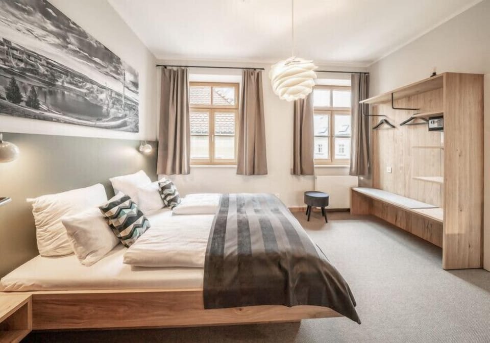 Comfort Double Room | Hypo-allergenic bedding, in-room safe, desk, laptop workspace