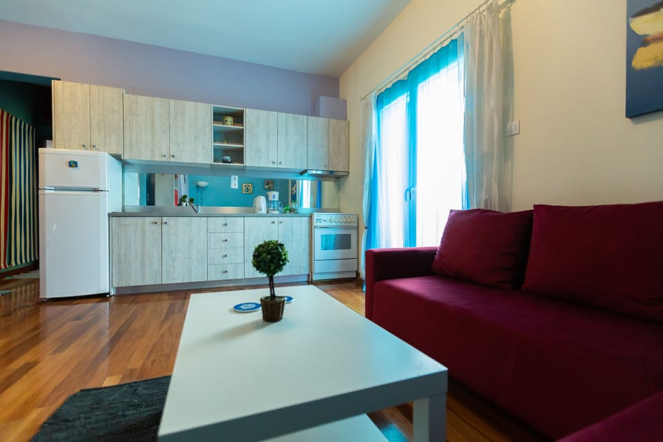 Family Apartment, Mountain View | Private kitchen | Fridge, coffee/tea maker, electric kettle