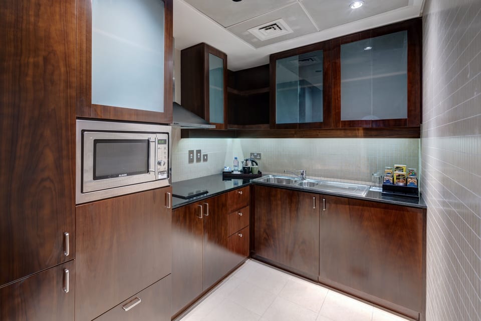 Full-size fridge, microwave, electric kettle, cookware/dishes/utensils