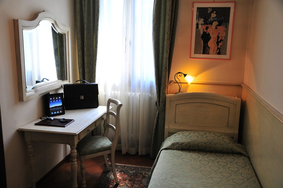 Single Room, Annex Building | 1 bedroom, minibar, blackout drapes, free WiFi