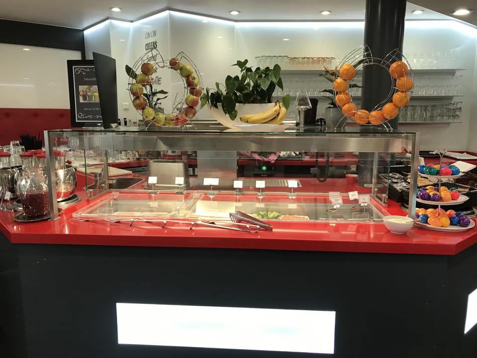 Free daily buffet breakfast