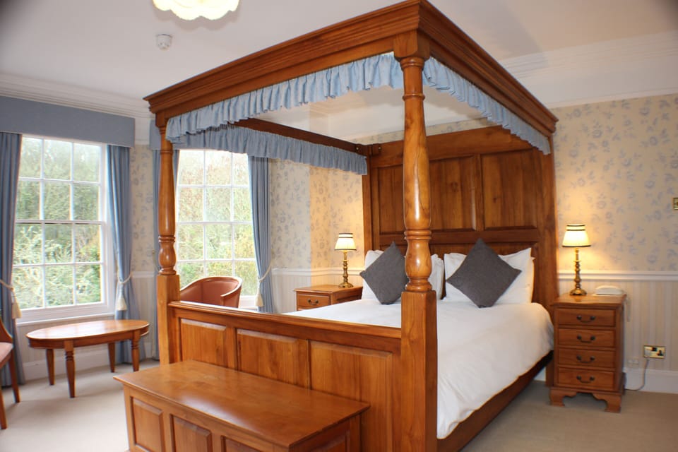 Junior Suite | 1 bedroom, in-room safe, individually decorated, individually furnished