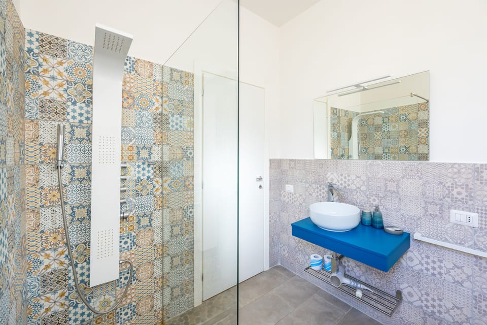 Royal Double Room, Balcony | Bathroom | Shower, free toiletries, hair dryer, bidet