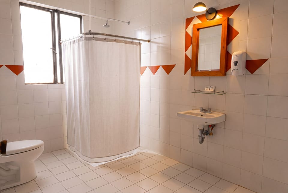 Superior Room | Bathroom | Shower, towels, soap, shampoo