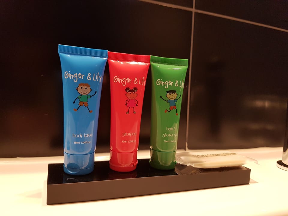 Family Room | Bathroom | Free toiletries, hair dryer, towels