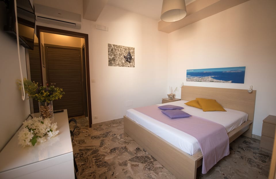 Superior Double Room (Sabbia) | Premium bedding, desk, iron/ironing board, cribs/infant beds