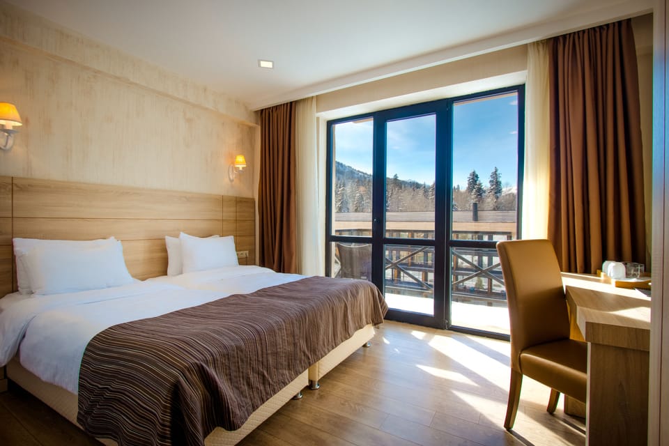 Twin Room, 1 Bedroom, Mountain View | Premium bedding, minibar, in-room safe, desk