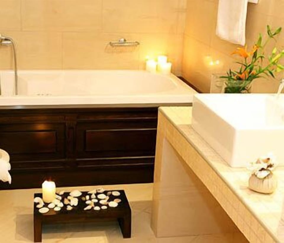 Bathtub, hair dryer