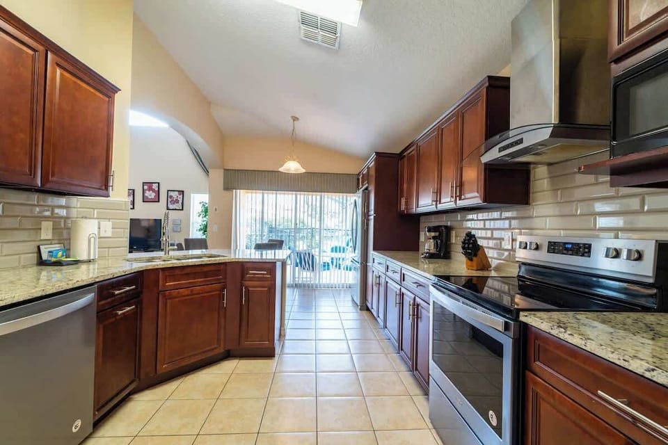 5-Bed-Orlando-Pool-Home-near-Disney-Emerald-Island-Resort
