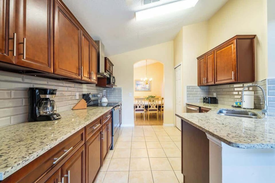 5-Bed-Orlando-Pool-Home-near-Disney-Emerald-Island-Resort