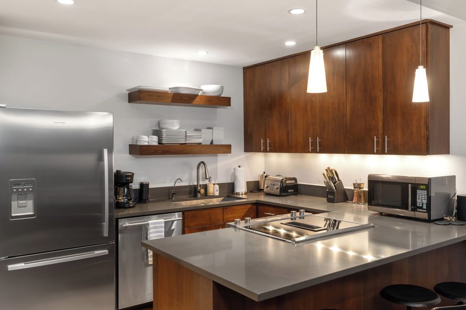 Riverside C03 - Kitchen - Vivid Vacation Rentals (1)