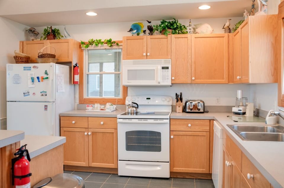 WH530: Brigadune | Top Level Kitchen