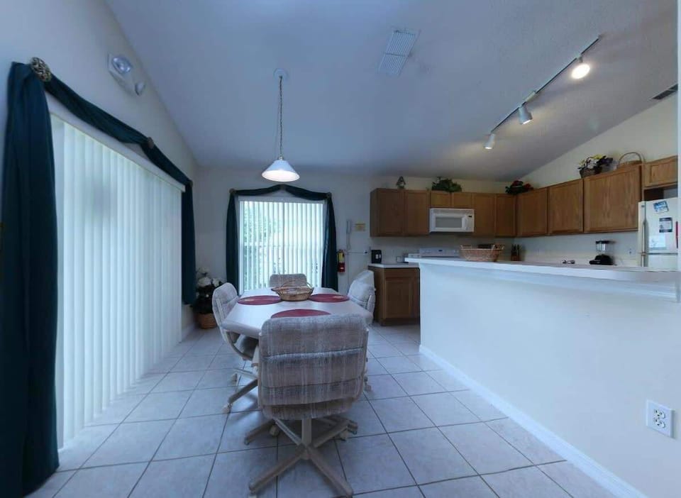 3-bed-Soaring-Eagle-Lane-Kissimmee-Dining-Room.jpg