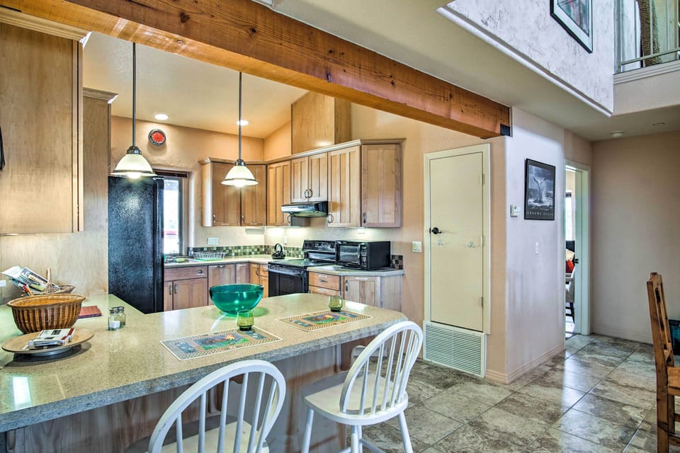 Kitchen | Cooking Basics | Breakfast Bar