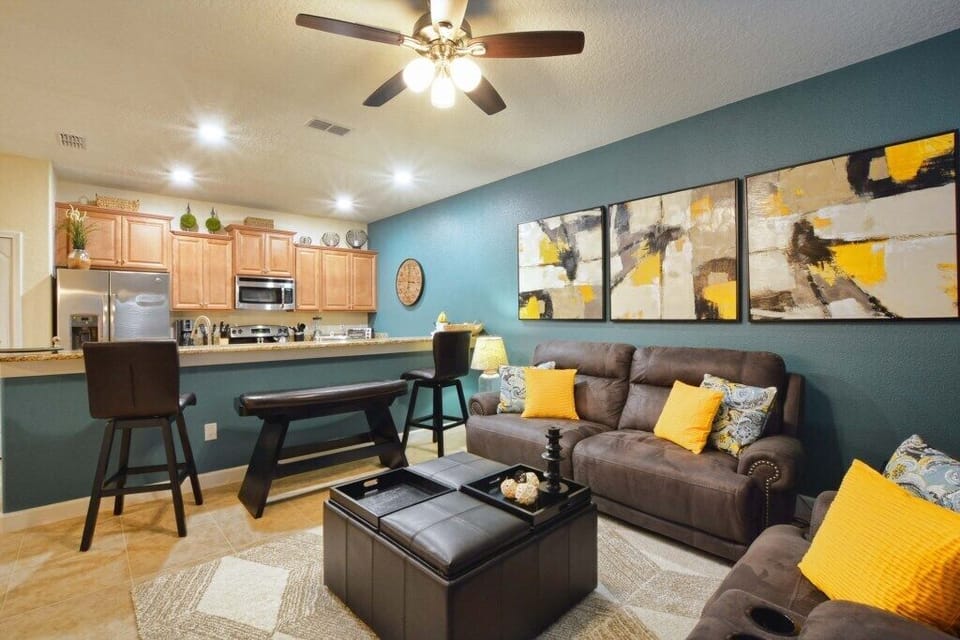10-Family Room4.jpg
