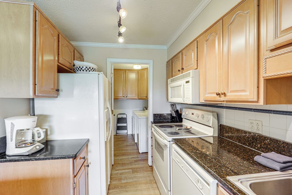 Kitchen | Drip Coffee Maker | Crockpot | Toaster