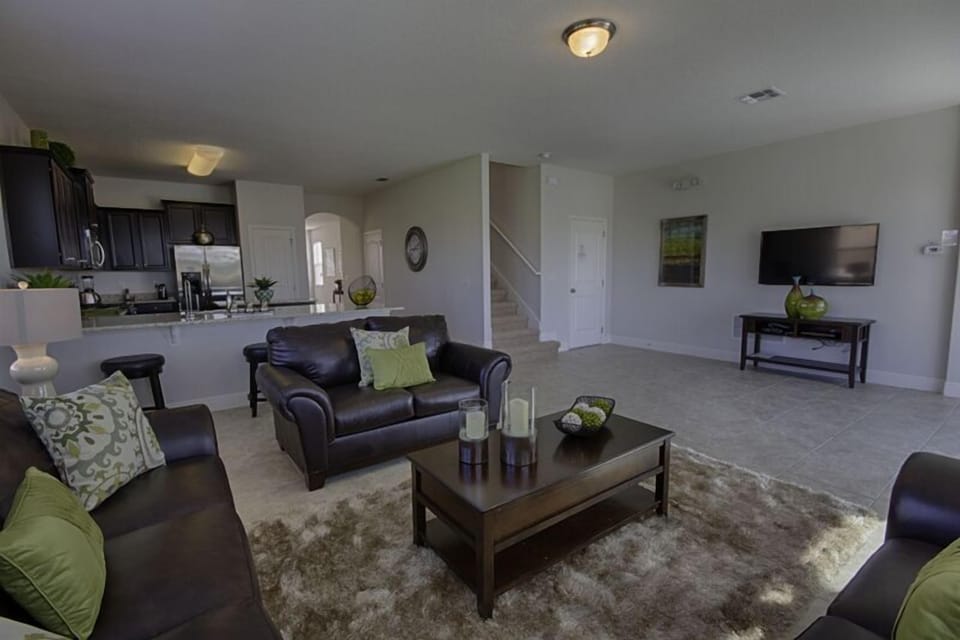 08_Living_area_2_TV_&_seating_0721.jpg