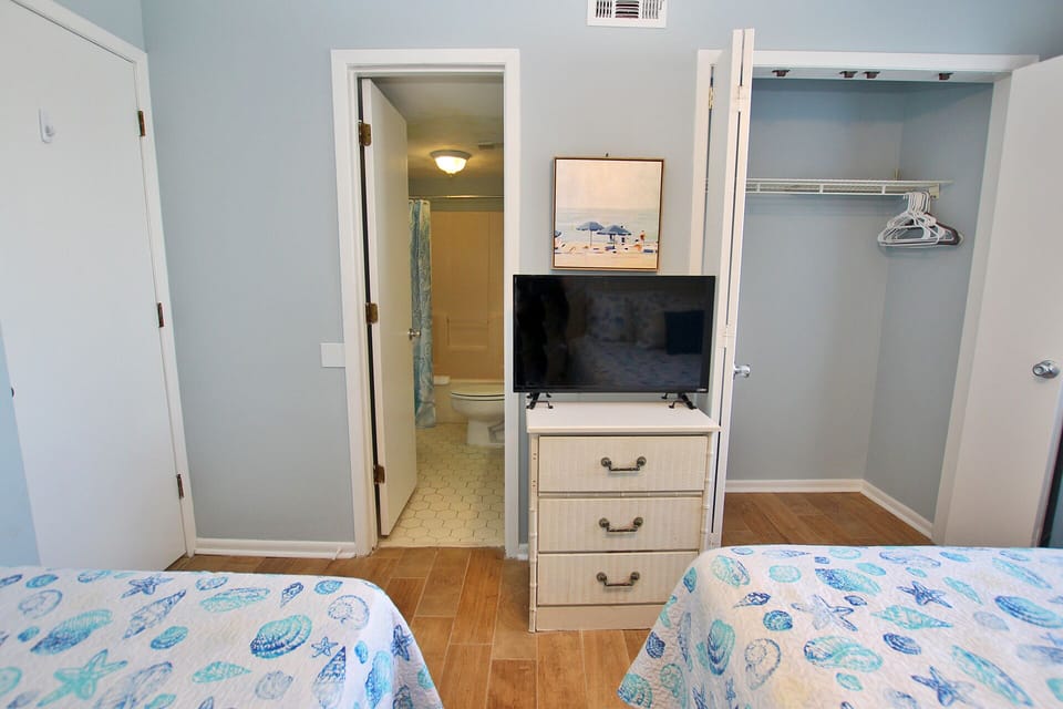 6 - Guest Bedroom (2)