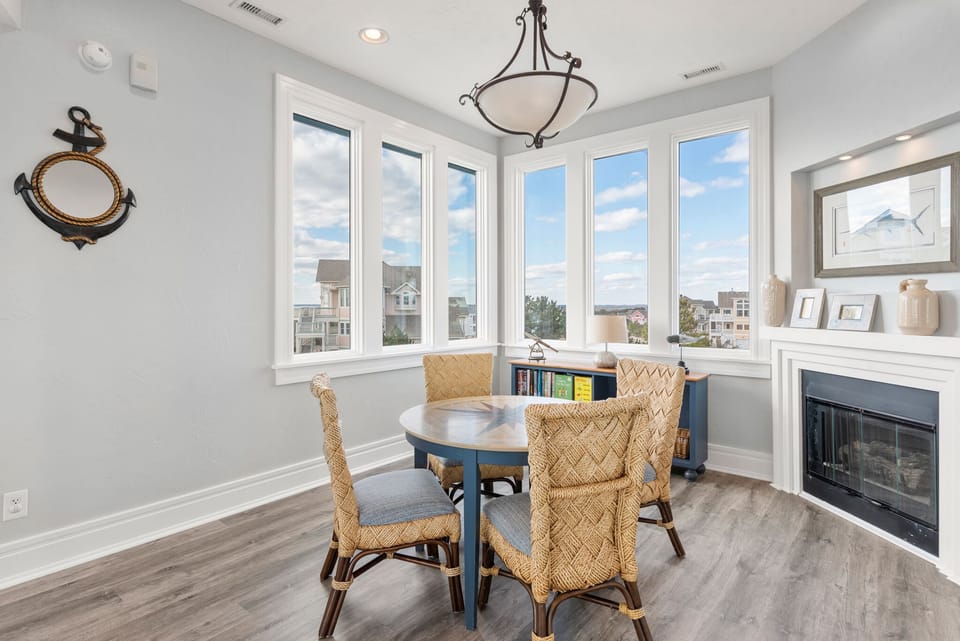 CC198: Sunshine & Water Views - Best in the Outer Banks! | Top Level Breakfast Nook