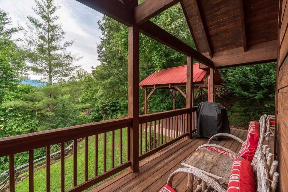 Buffalo Hollow exterior covered porch