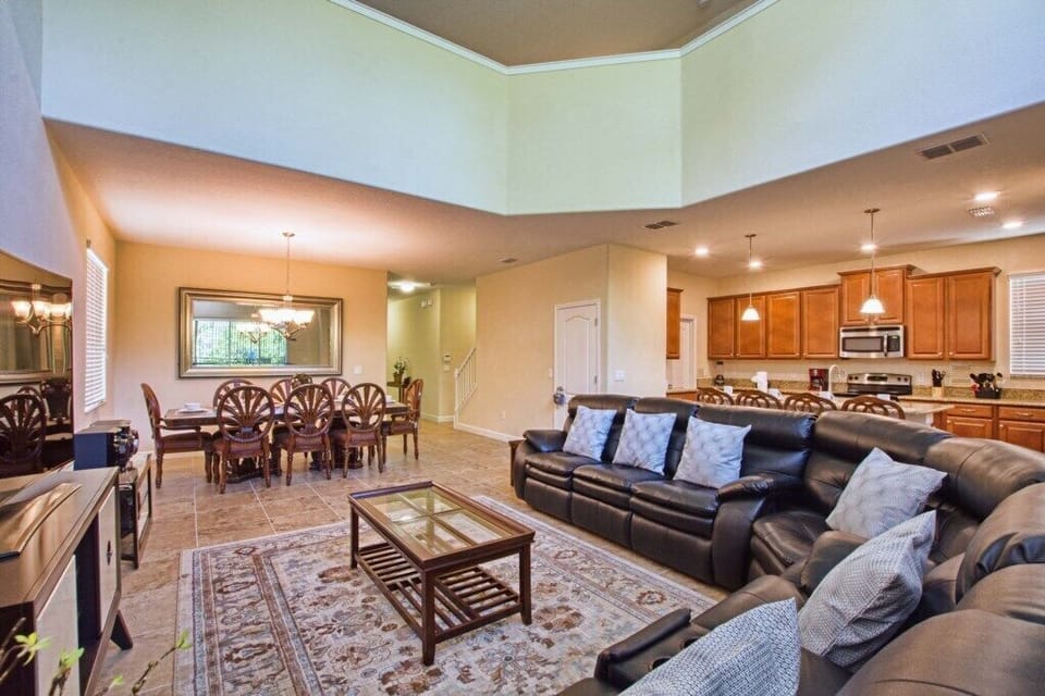 14-Family Room4.jpg