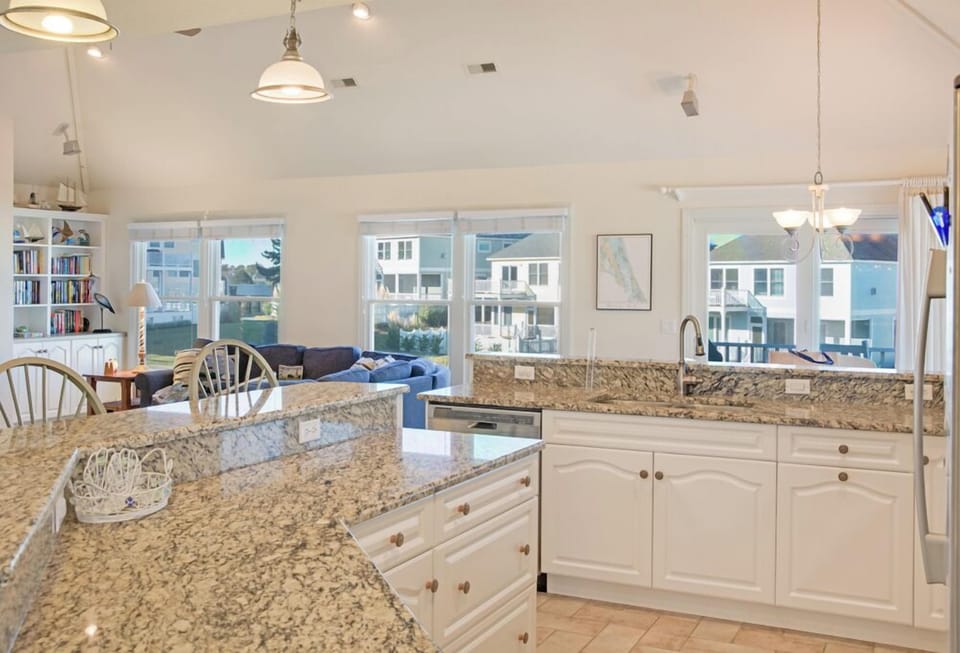 HK45: Dog Daze | Top Level Kitchen