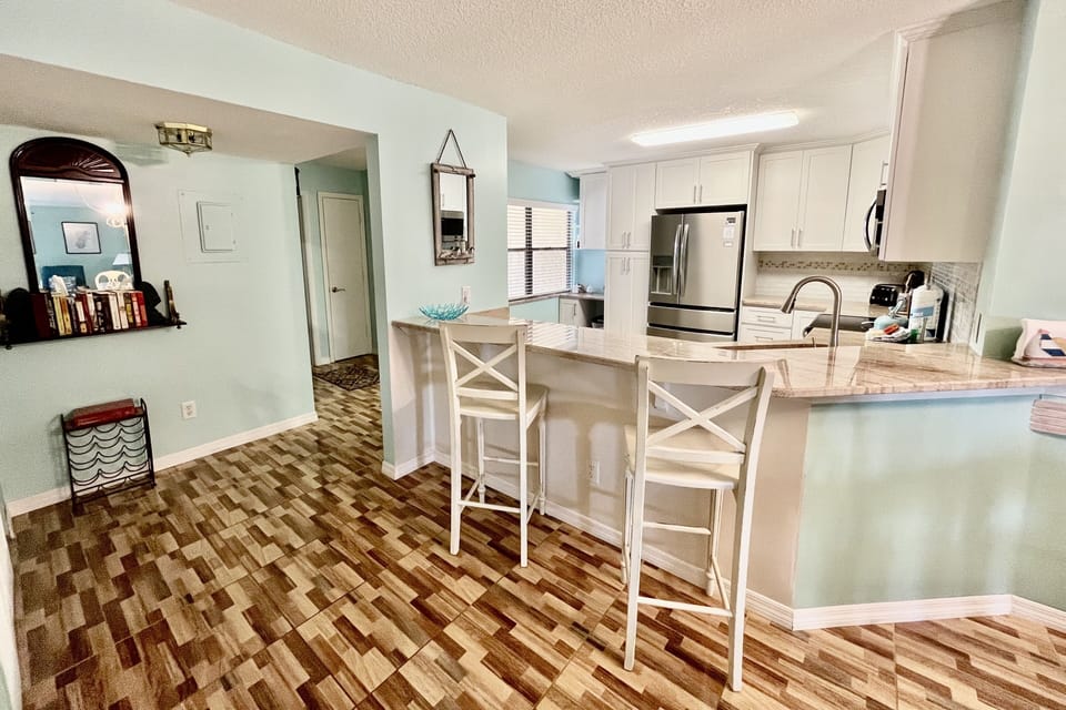 Kitchen/Bar area