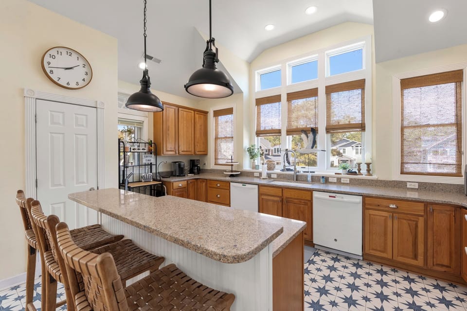 CL505: Sound & Sol | Top Level Kitchen