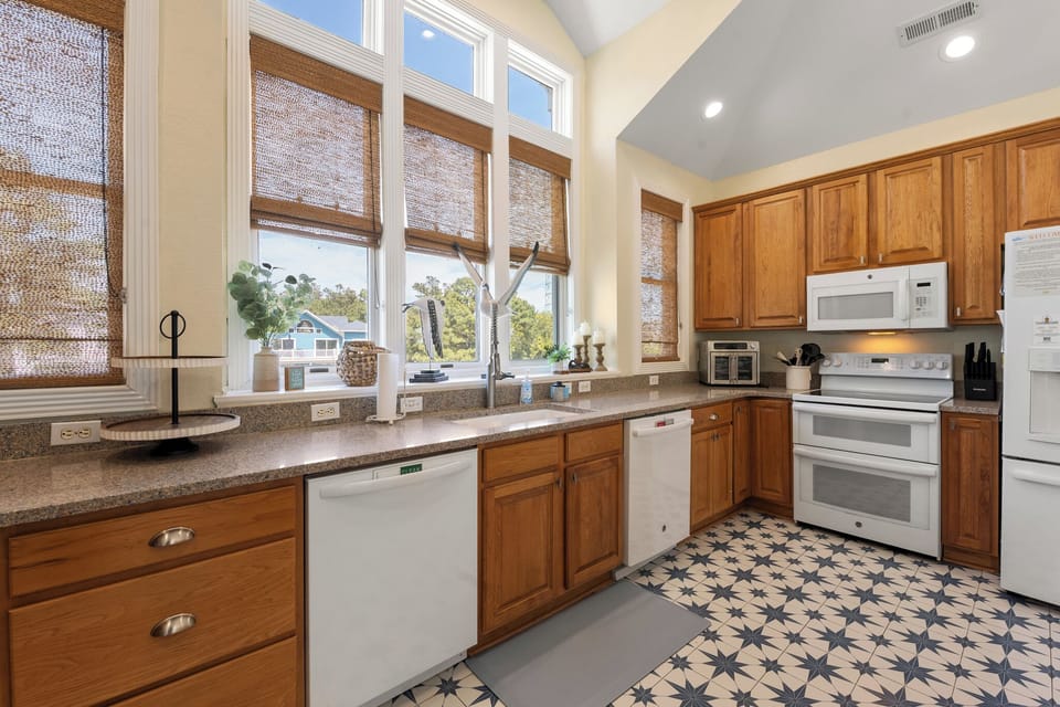 CL505: Sound & Sol | Top Level Kitchen