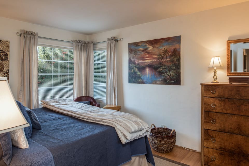 Bedroom #1 with a King Bed (New mattress 2023)