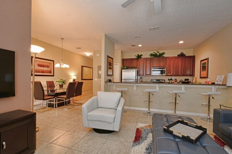 19-Family Room3.jpg
