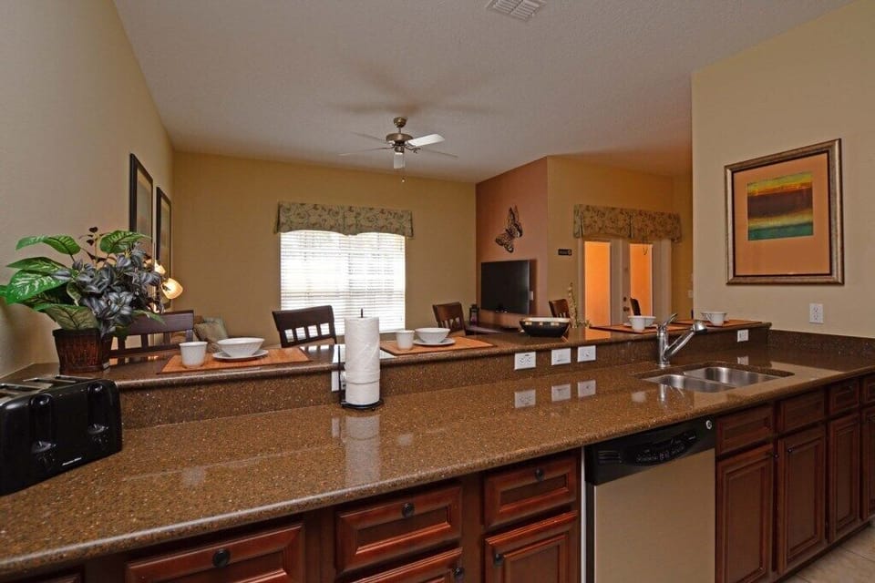 Kitchen2.jpg