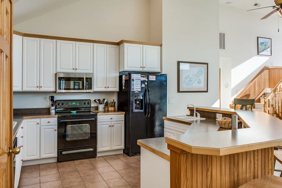 CC130: Bermuda Banks | Top Level Kitchen