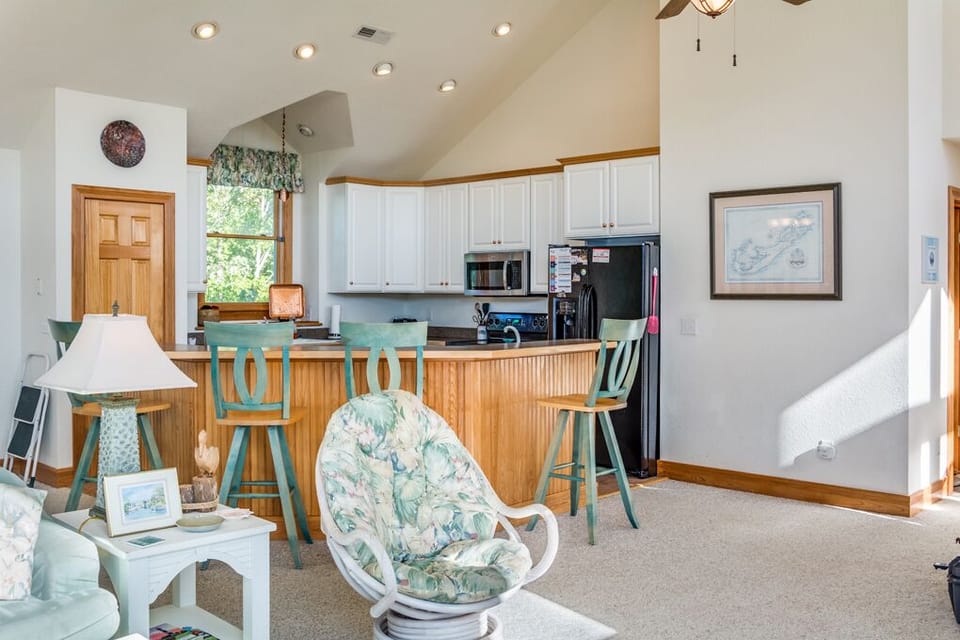 CC130: Bermuda Banks | Top Level Kitchen