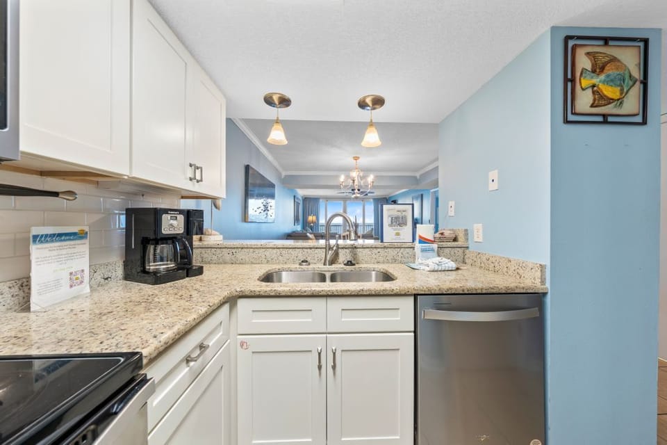9 Romar Tower 7C Kitchen