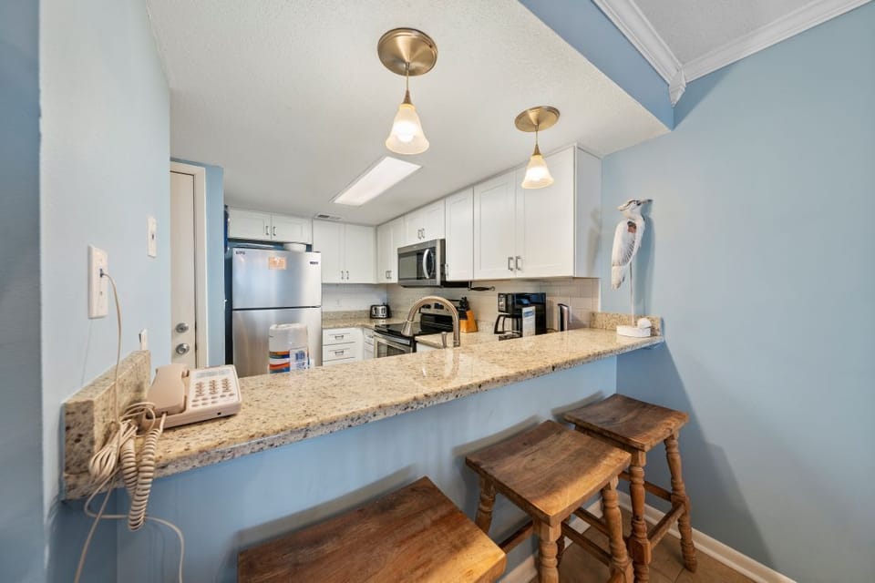 8 Romar Tower 7C Kitchen