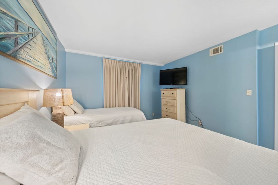 18 Romar Tower 7C Bedroom 2