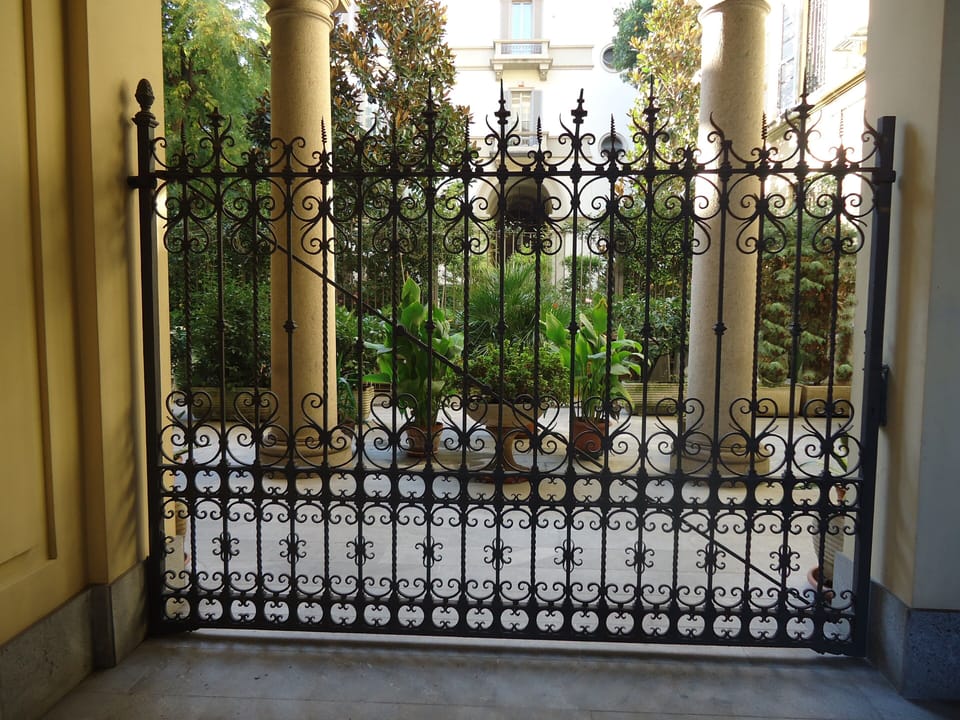 Great CENTRAL LOCATION Luxury Comfortable Romantic APARTMENT Fully Furnished  Apartment in Milan
