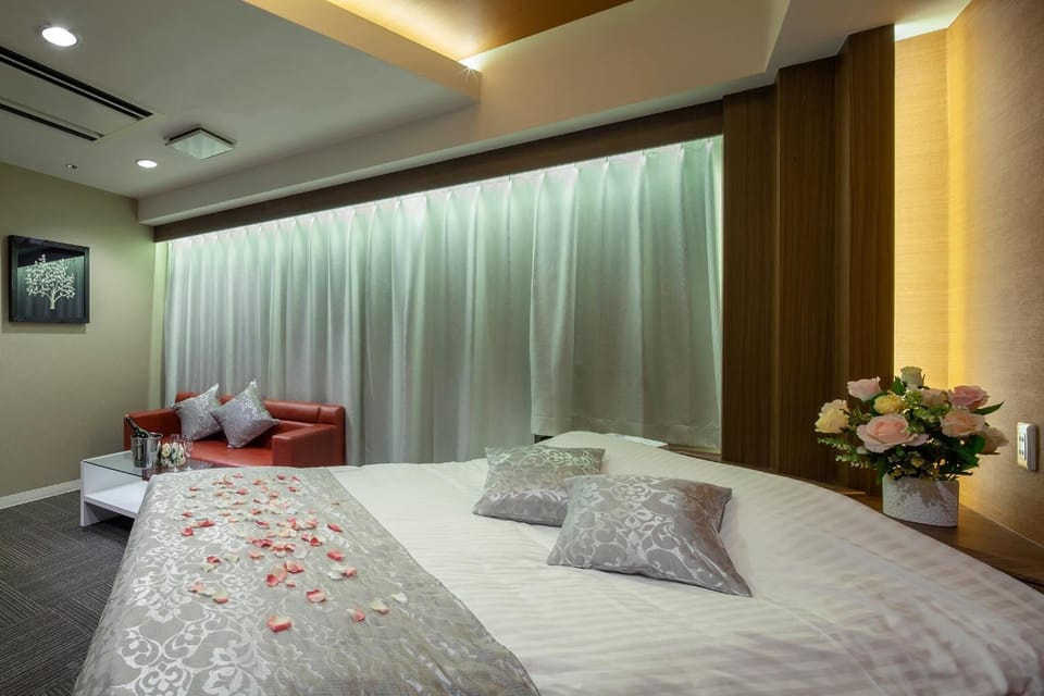 Soundproofing, free WiFi, bed sheets