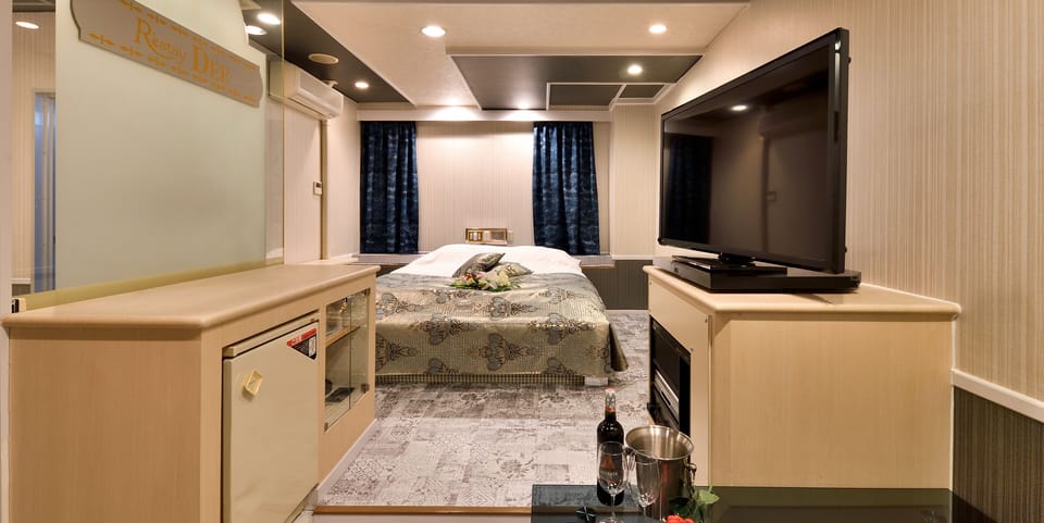 Double Room | Soundproofing, WiFi (free), individually decorated