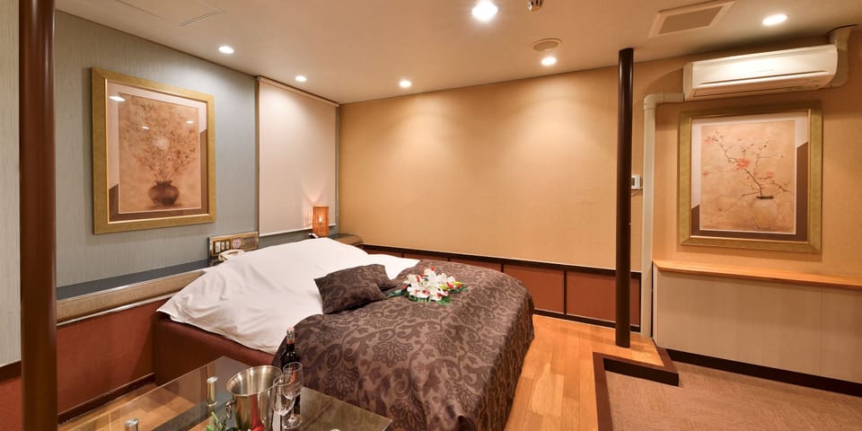 Double Room | Soundproofing, WiFi (free), individually decorated
