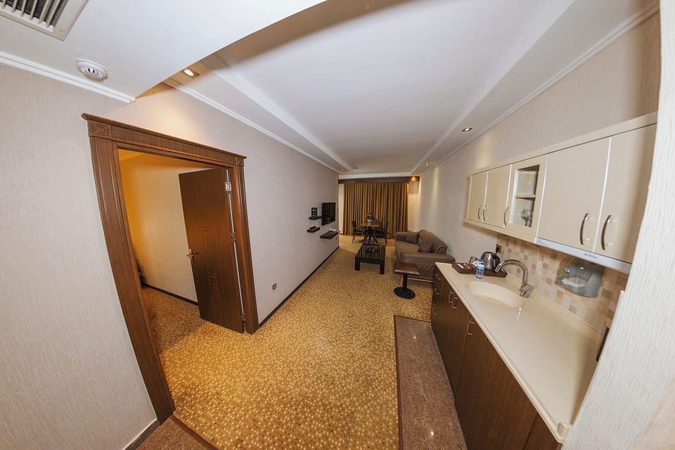 Single Room | 1 bedroom, minibar, in-room safe, free WiFi