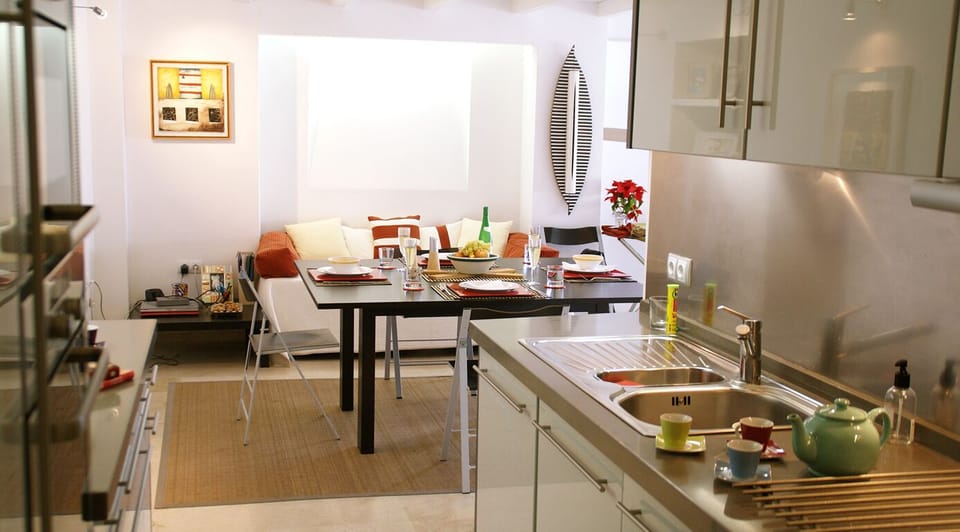 The well equipped kitchen