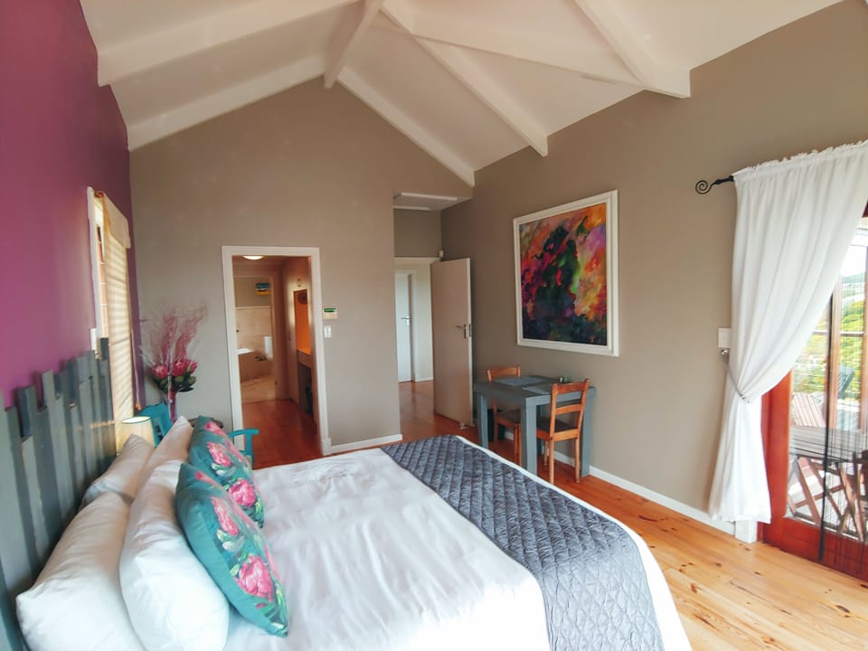 Deluxe Queen Rooms | 5 bedrooms, pillowtop beds, individually decorated