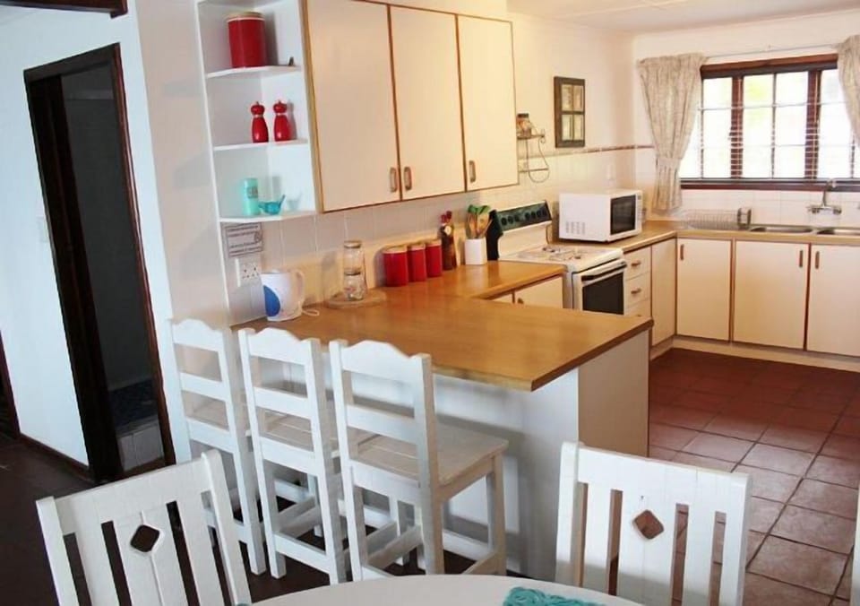 House | Private kitchen | Fridge, microwave, oven, stovetop