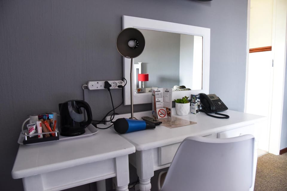Fridge, coffee/tea maker, electric kettle