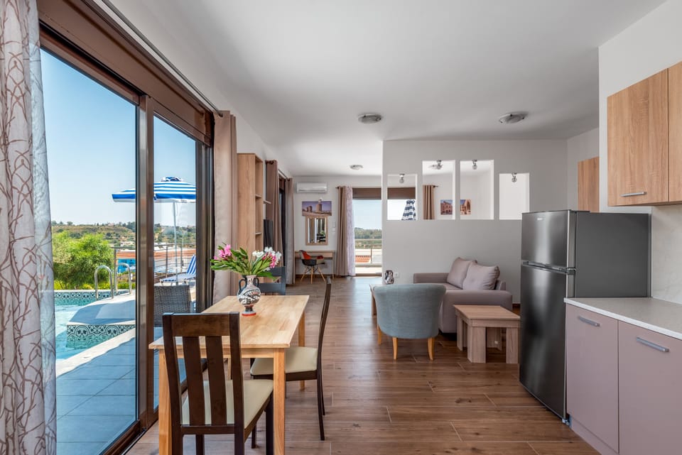 Junior Suite | Hypo-allergenic bedding, in-room safe, desk, soundproofing